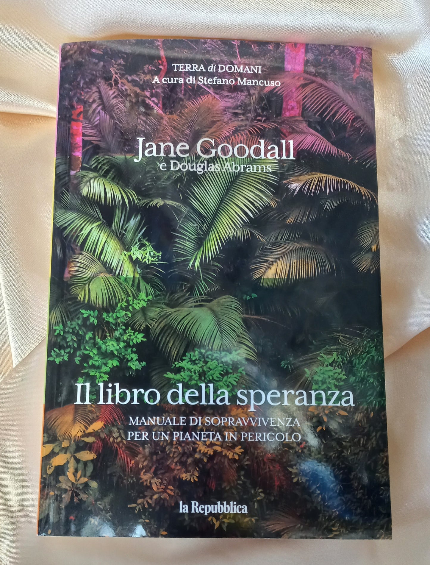 TERRA DI DOMANI 4^ uscita JANE GOODALL e Douglas Abrams - IL LIBRO DELLA SPERANZA Manuale di sopravvivenza per un pianeta in pericolo (Piano dell'opera in 2^ foto)