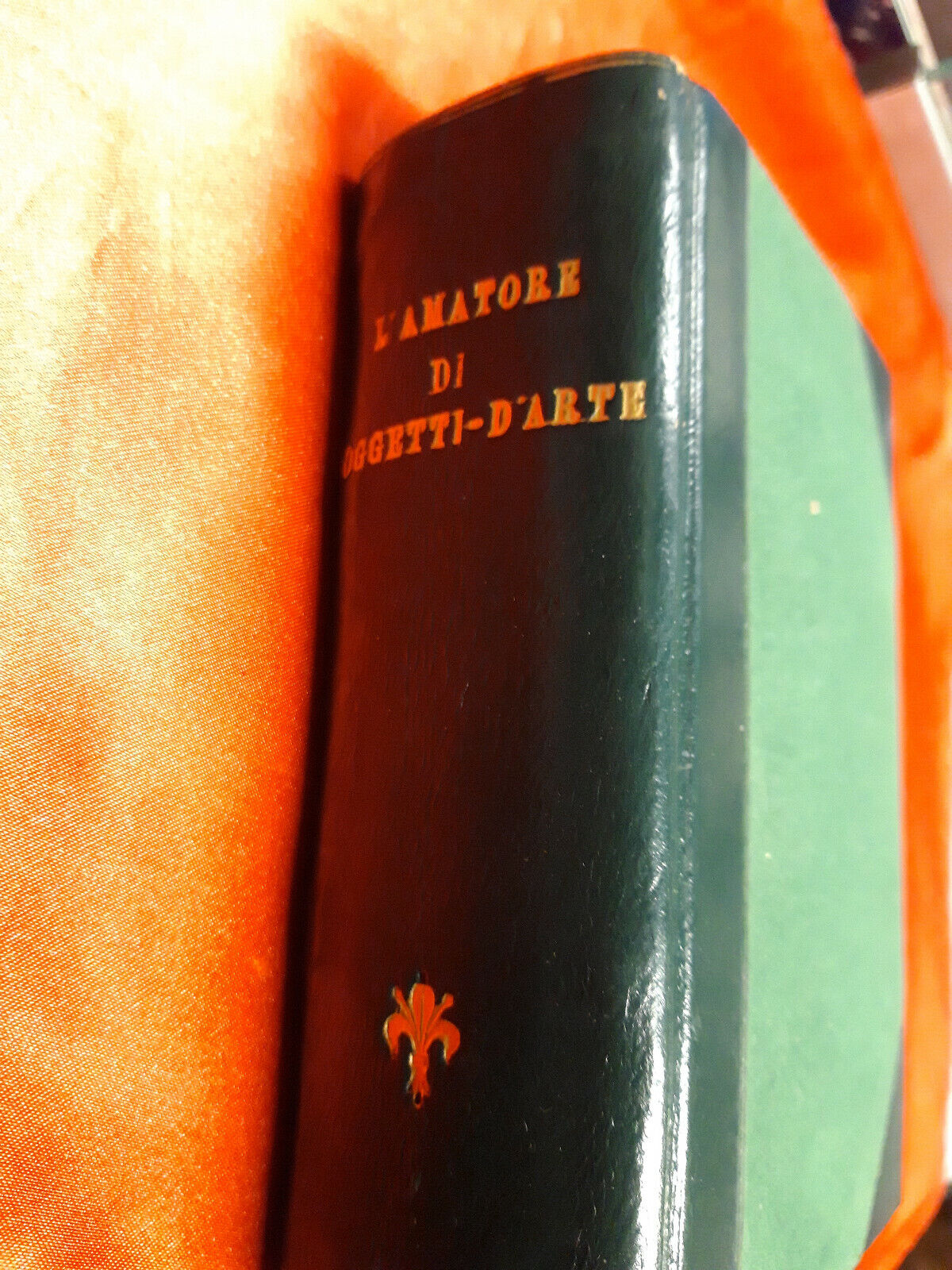 LIBRO " L AMATORE DI OGGETTI D ARTE e di curiosita'- Hoepli - 1907.............