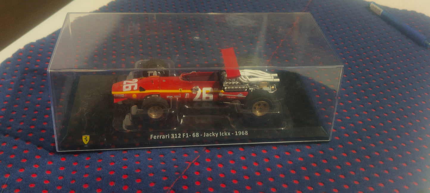 5 Grandi Ferrari form 1:24 Lauda, Leclerc, Sainz , Collins , Jacky Ickx nuove