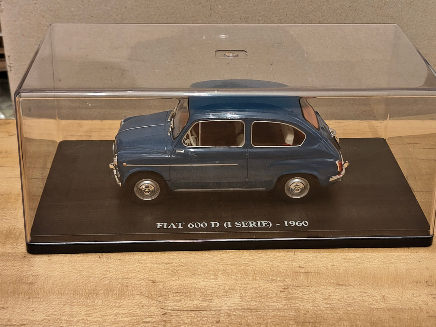 Auto vintage formato . 1:24 - Fiat 600 D 1 serie del 1960 - nuova