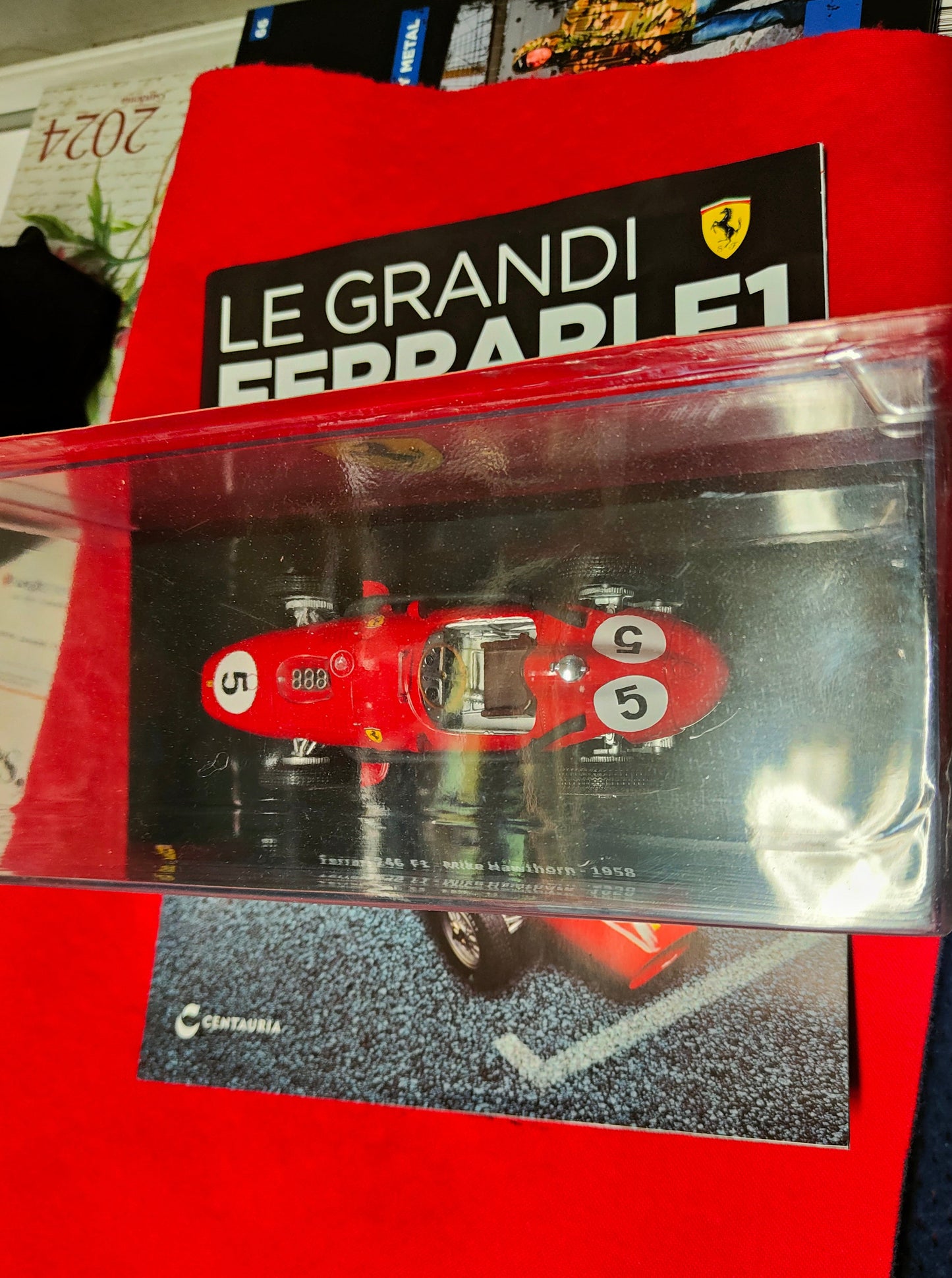 GRANDI FERRARI . 1:24 . 246 F1 di Mike Hawthorn del 1958 - nuova con fascicolo