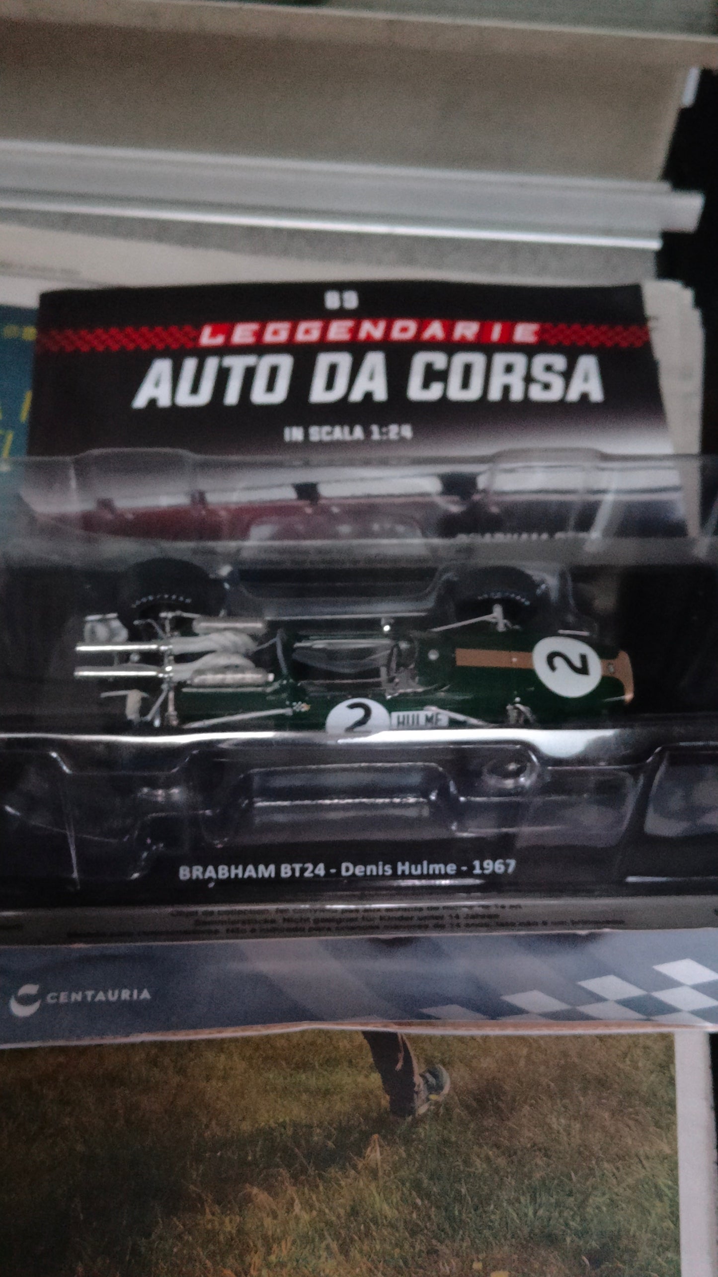 GRANDI FORMULA 1 - BRABHAM BT24. DI Denis Hulme del 1967 con fascicolo NUOVA
