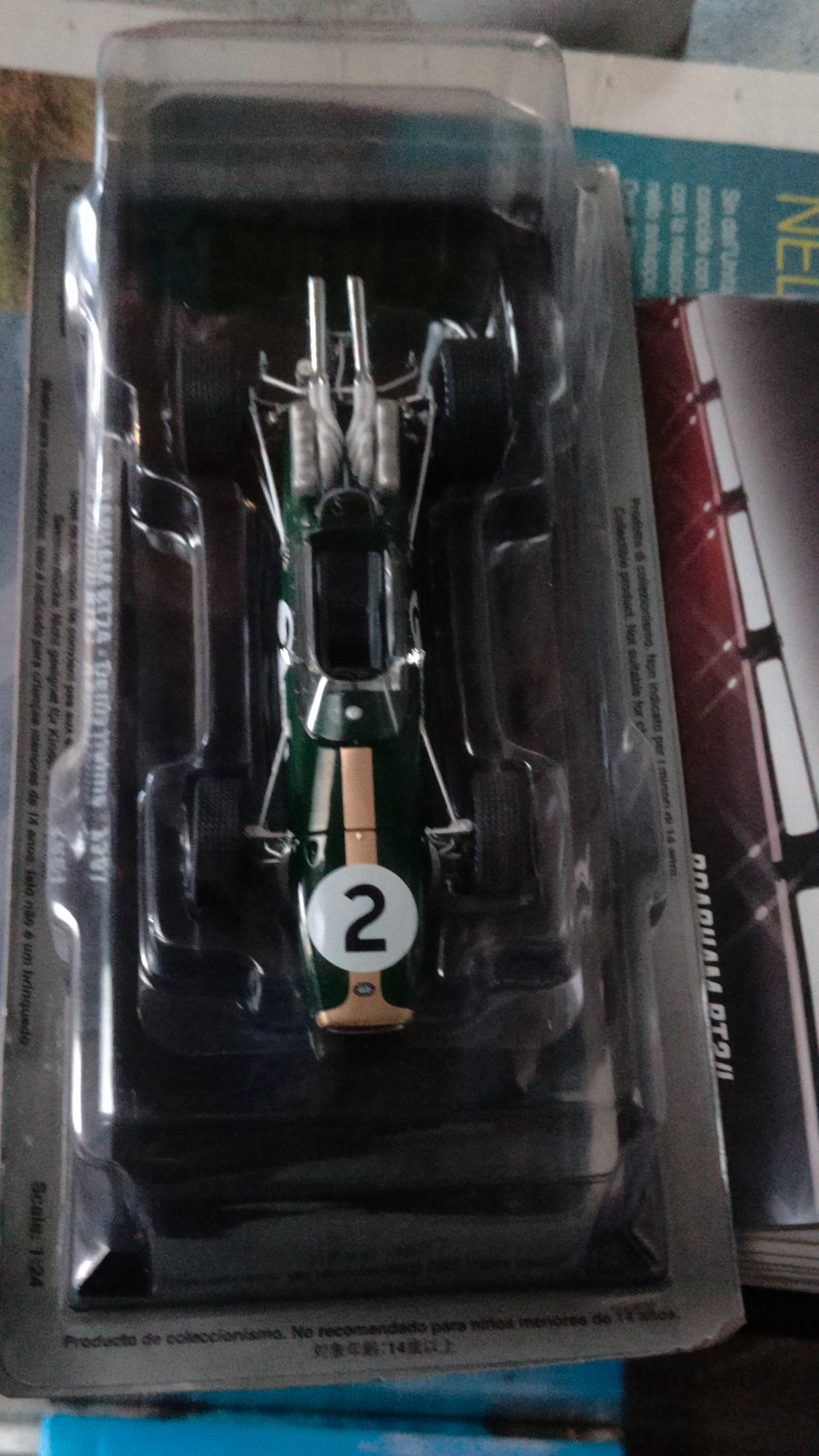 GRANDI FORMULA 1 - BRABHAM BT24. DI Denis Hulme del 1967 con fascicolo NUOVA