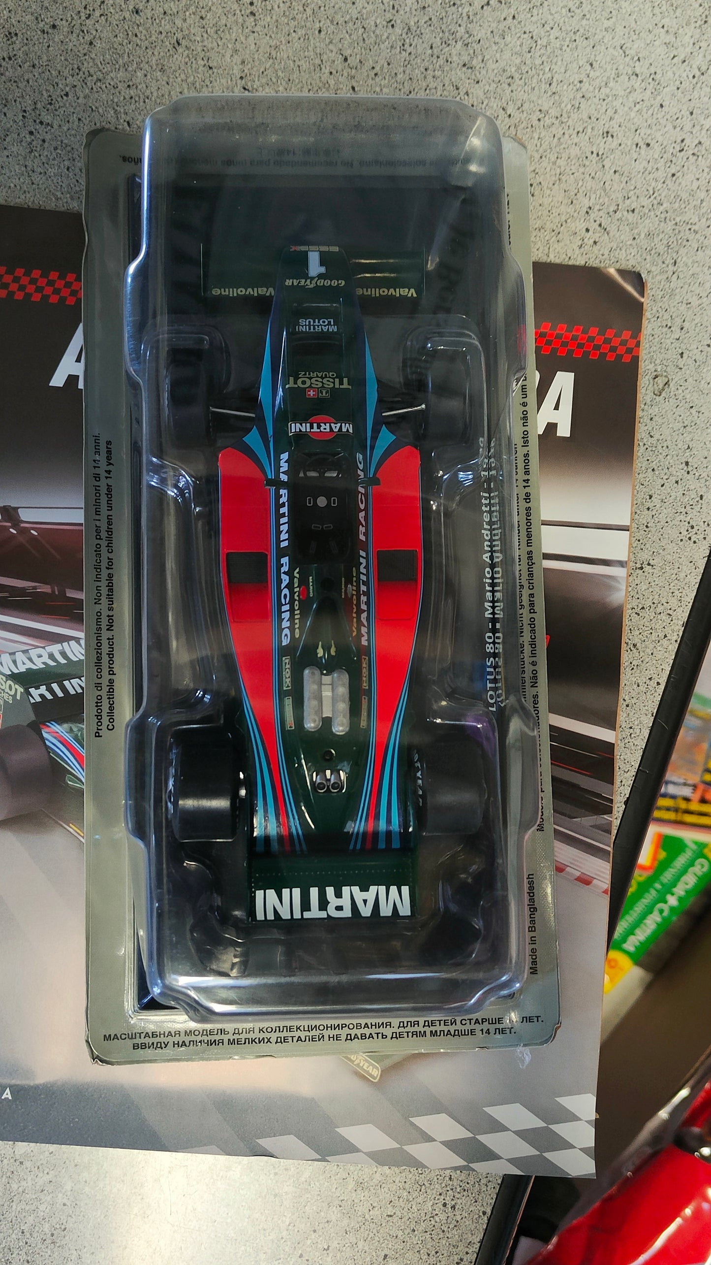 Grandi Formula 1 Auto da corsa Lotus 80 di Mario Andretti del 1979 formato 1:24 con fascicolo nuova