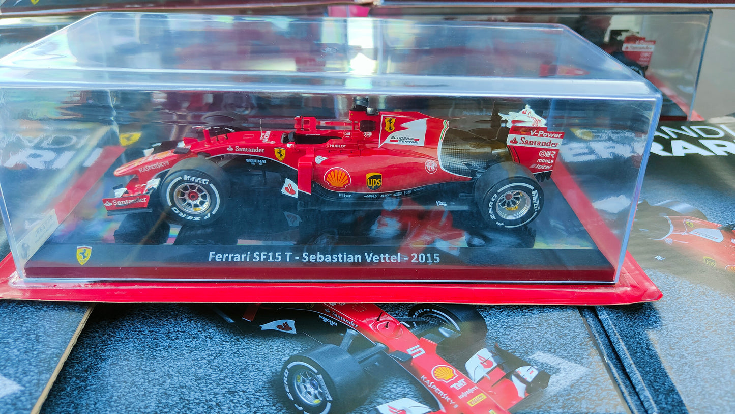 Collezione grandi Ferrari SF 15 T di Sebastian Vettel del 2015 completa e nuova