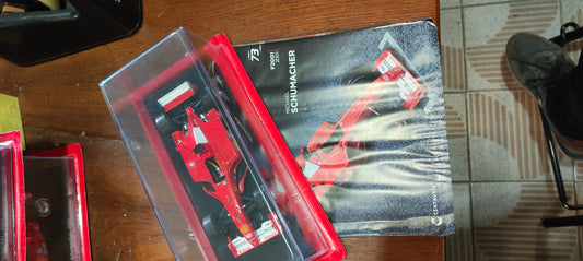 Collezione grandi Ferrari " F 2001 di Michael Schumacher del 2001 completa e nuova forma: 1:24