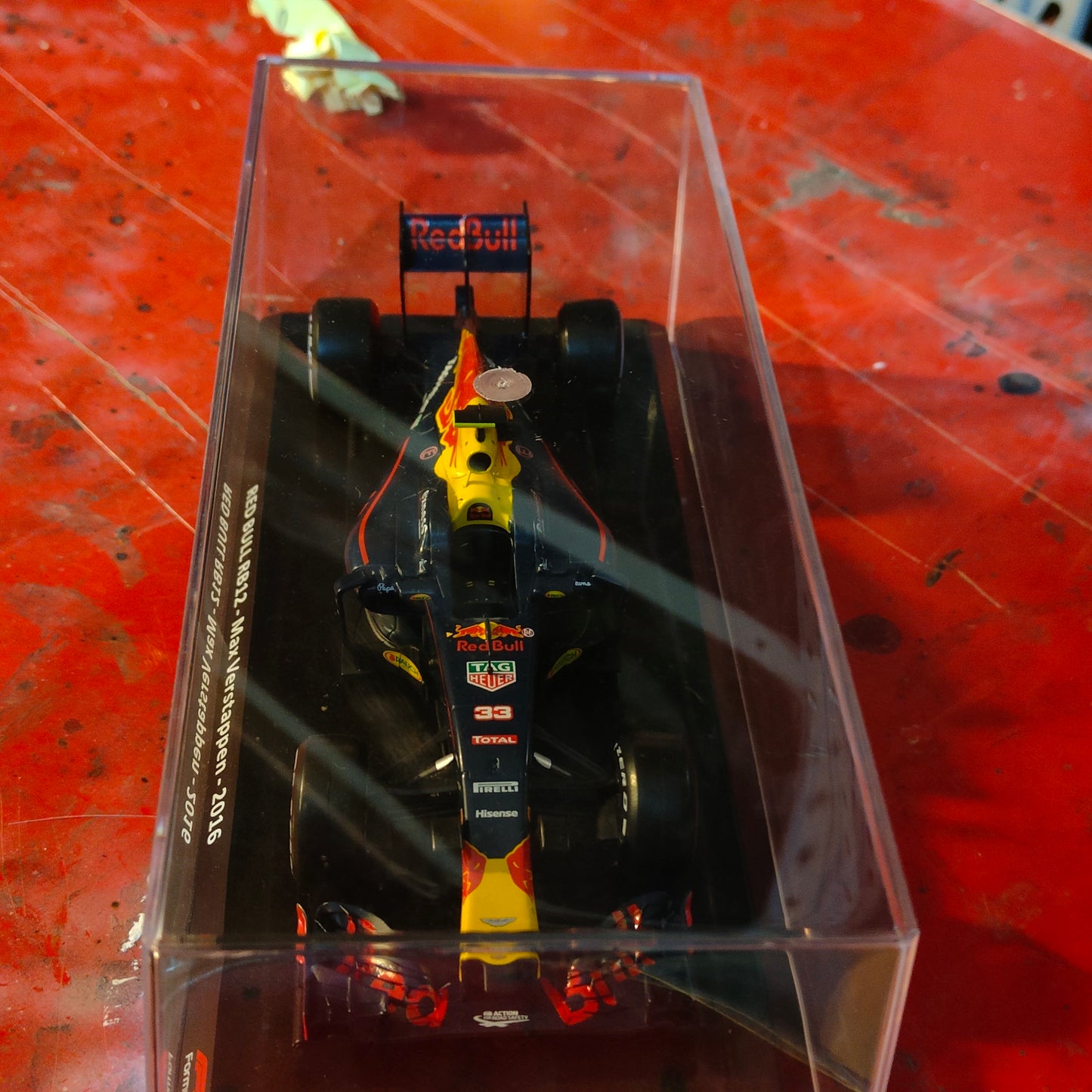 Grandi formula 1 - RED BULL - RB12 di Max Verstappen del 2016 IN TECA RIGIDA SENZA FASCICOLO - nuova 1.24