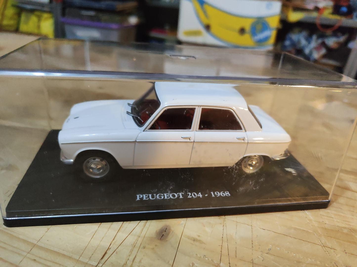 AUTO VINTAGE. Peugeot 204 del 1968. Con fascicolo NUOVA