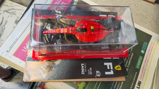 Collezione : Grandi Ferrari , form 1:24 l SF 23 Carlos Sainz Singapore 2023