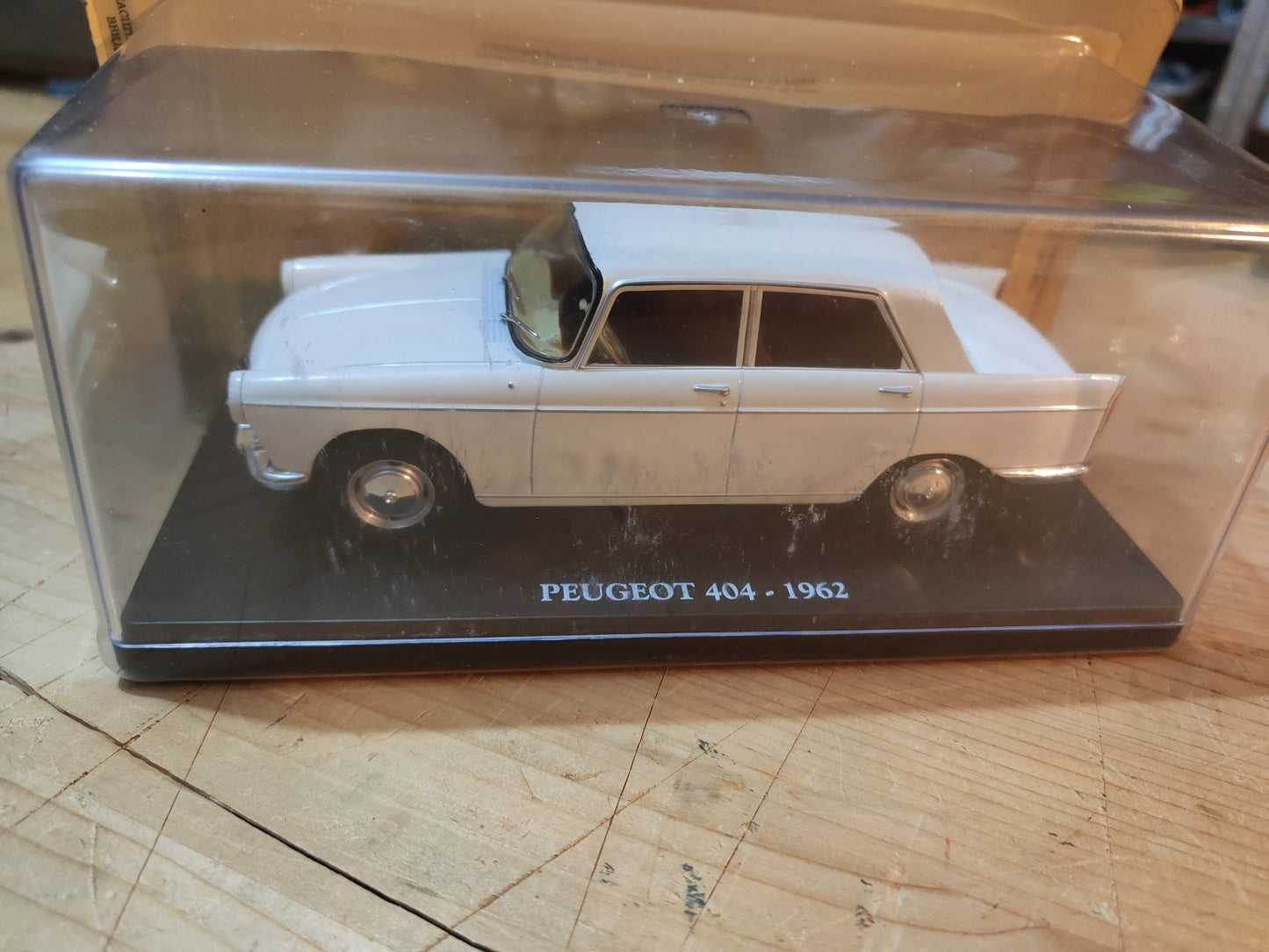 AUTO VINTAGE. Peugeot 404 del 1962. Con fascicolo NUOVA