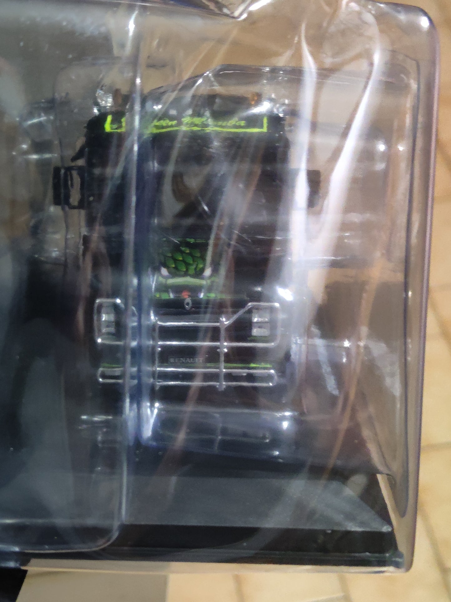 Collezione TRUCK TUNING collection le motrici più celebri RENAULT AE 500 MAGNUM GREEN MAMBA 6° uscita nuovo Se sei interessato a tutta la collezione non spenderai più le spese di spedizione. CONTATTACI