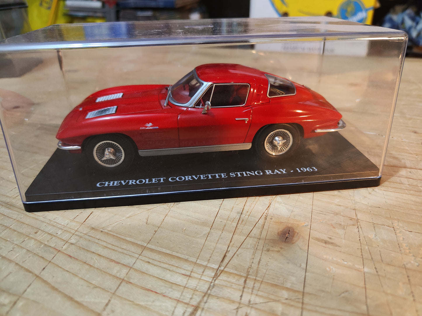 AUTO VINTAGE - Chevrolet Corvette Sting ray del 1963 . Con fascicolo NUOVA