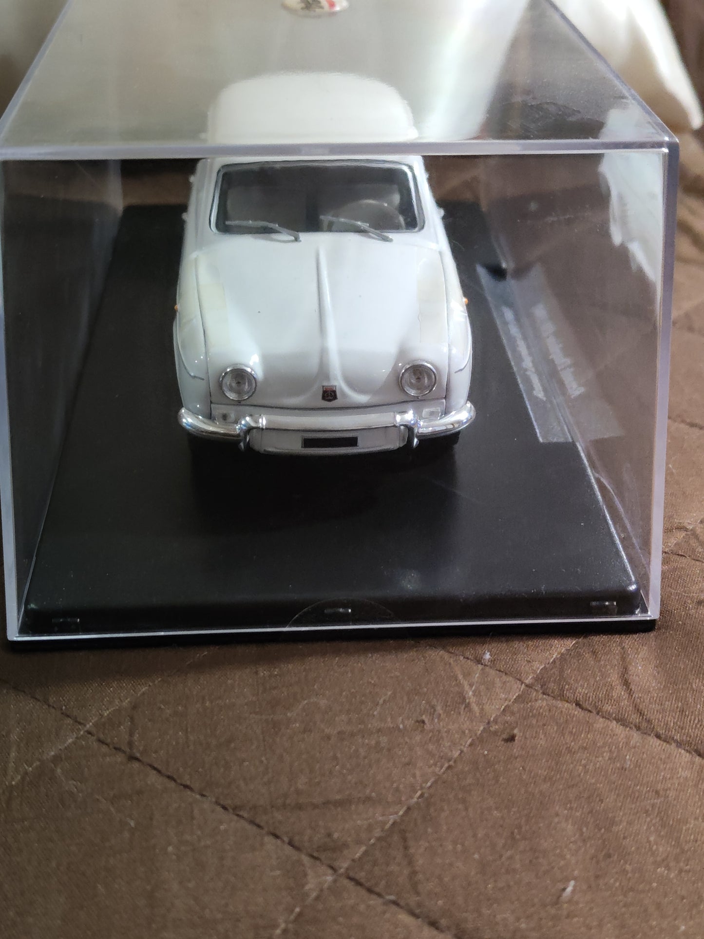 Auto vintage 1° ediz. RENAULT DAUPHINE 850 del 1960 Mai aperta.