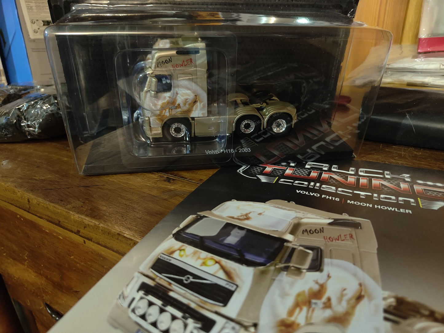 Collezione TRUCK TUNING collection le motrici più celebri delle livree più spettacolari Volvo Fh16 Moon howler 5° uscita nuovo Se sei interessato a tutta la collezione non spenderai più le spese di spedizione. CONTATTACI