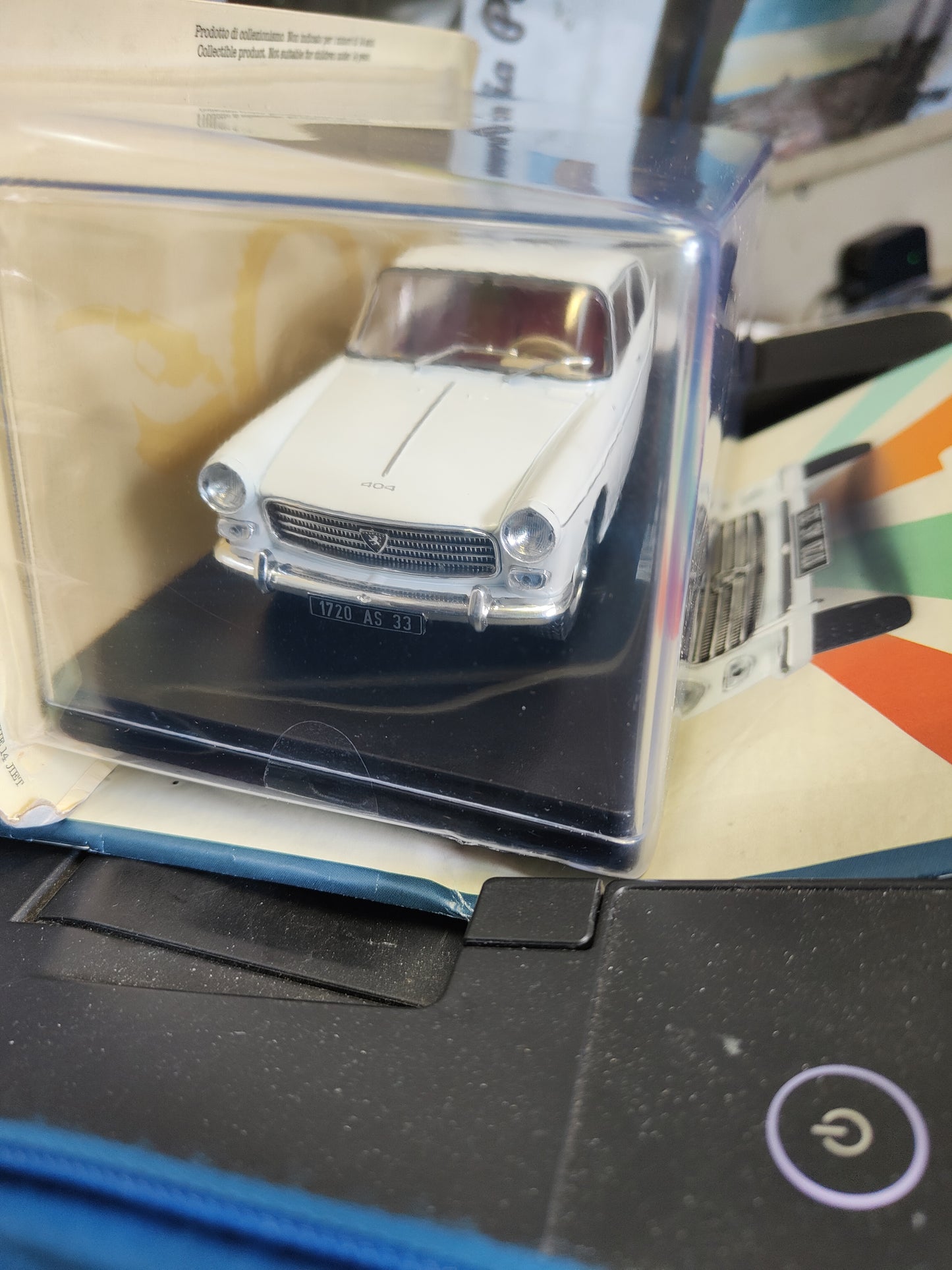 AUTO VINTAGE. Peugeot 404 del 1962. Con fascicolo NUOVA