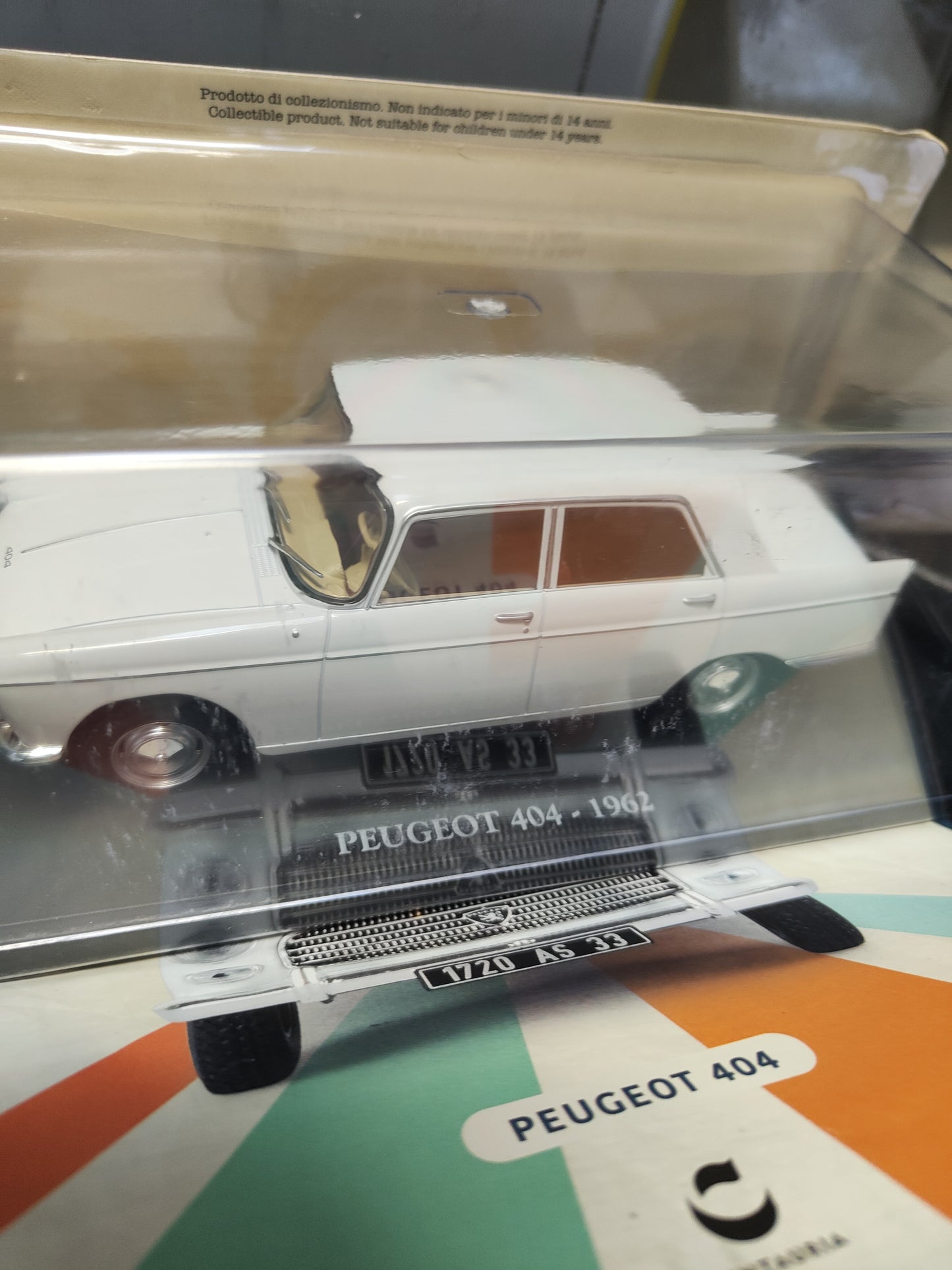 AUTO VINTAGE. Peugeot 404 del 1962. Con fascicolo NUOVA