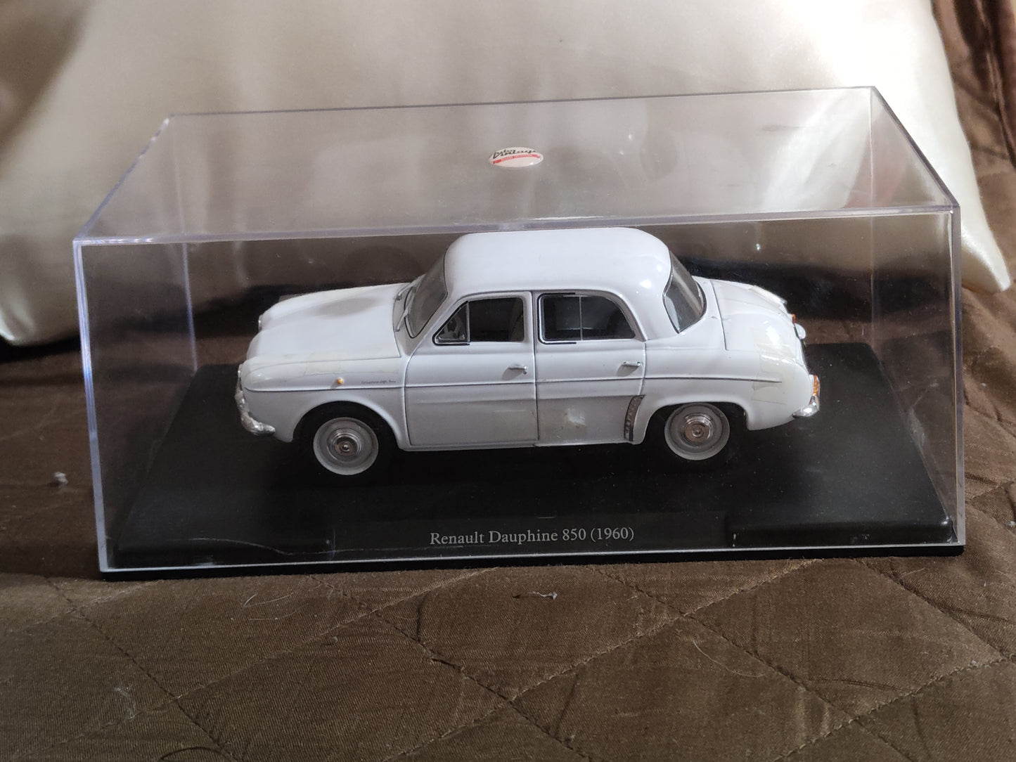 Auto vintage 1° ediz. RENAULT DAUPHINE 850 del 1960 Mai aperta.