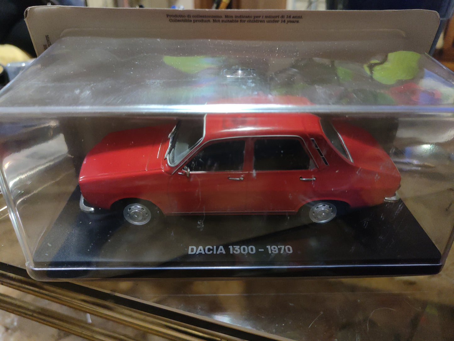 Auto vintage formato . 1:24 -DACIA 1300 . Del 1970. con fascicolo - nuova