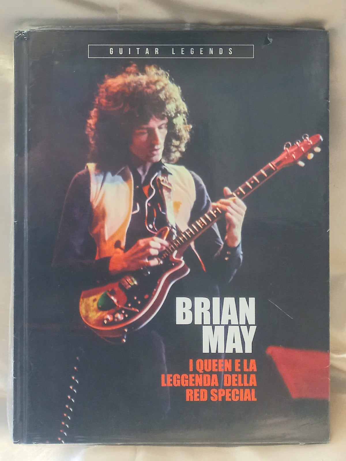 BRIAN MAY 5° volume della collezione GUITAR LEGENDS
