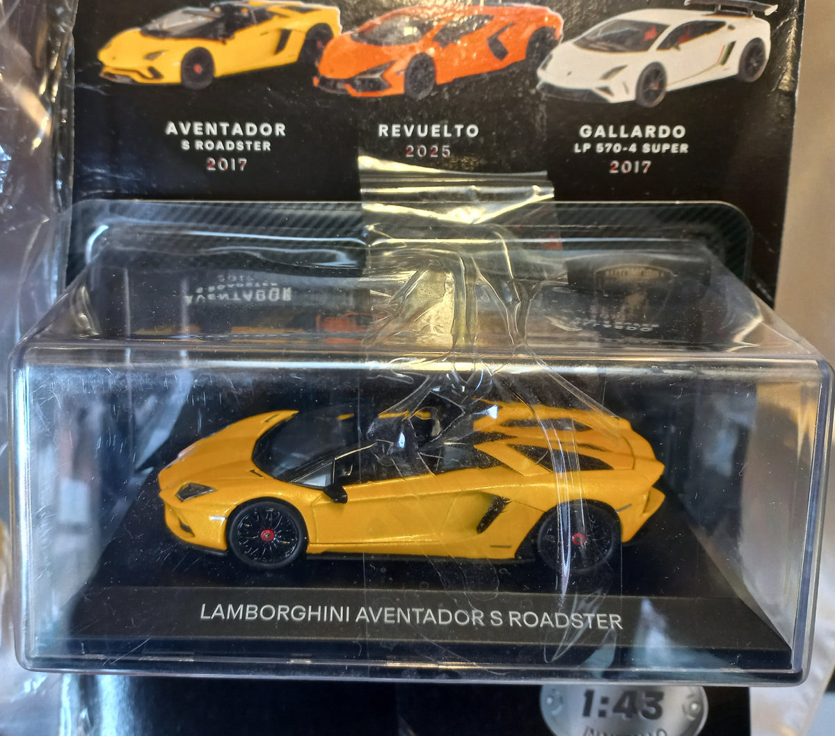 LAMBORGHINI Master Collection 1:43 AVENTADOR S ROADSTER