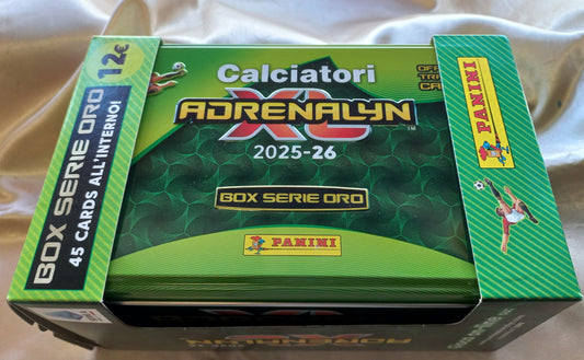 ADRENALYN CARDS 2025 - 2026  TIN BOX SERIE ORO