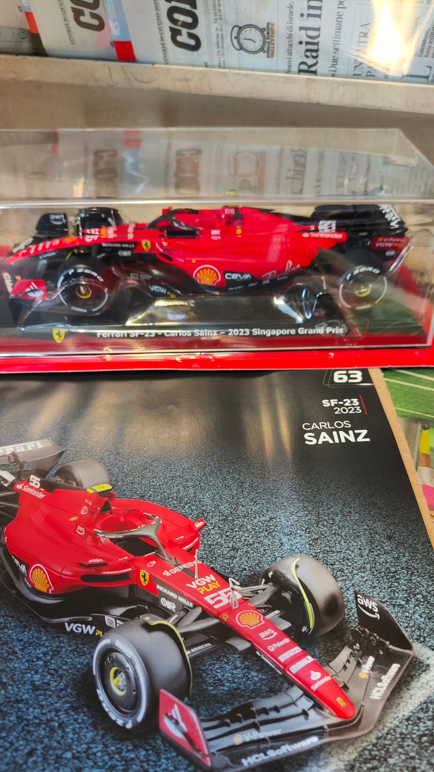 Collezione : Grandi Ferrari , form 1:24 l SF 23 Carlos Sainz Singapore 2023